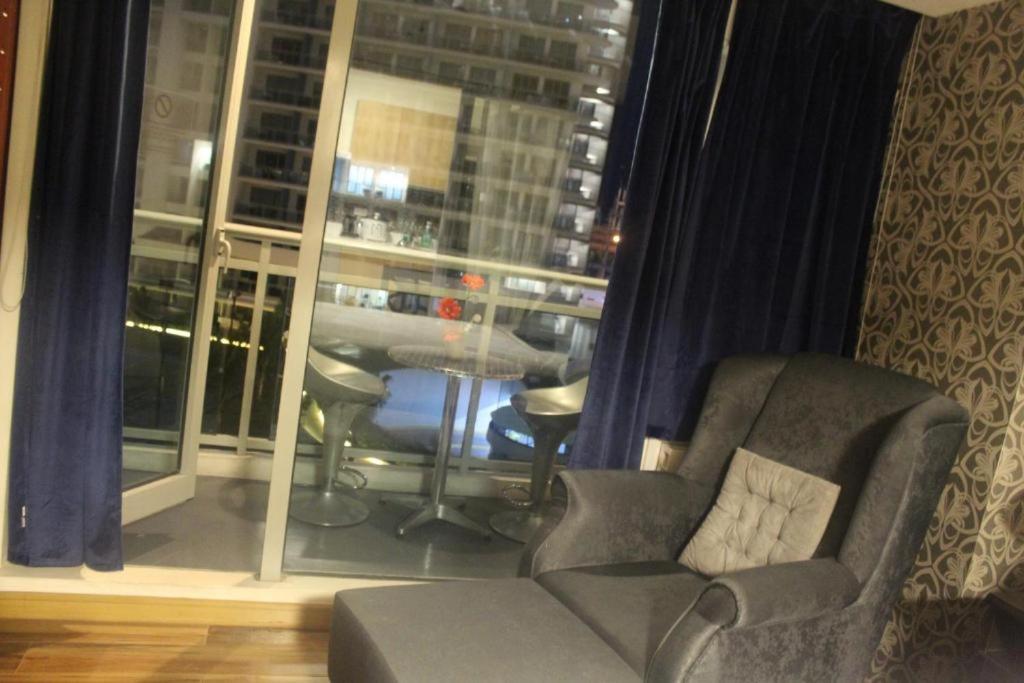 Azure C2 Balcony Wifi Near Mall Airport Multiple Units Paranaque City Dış mekan fotoğraf